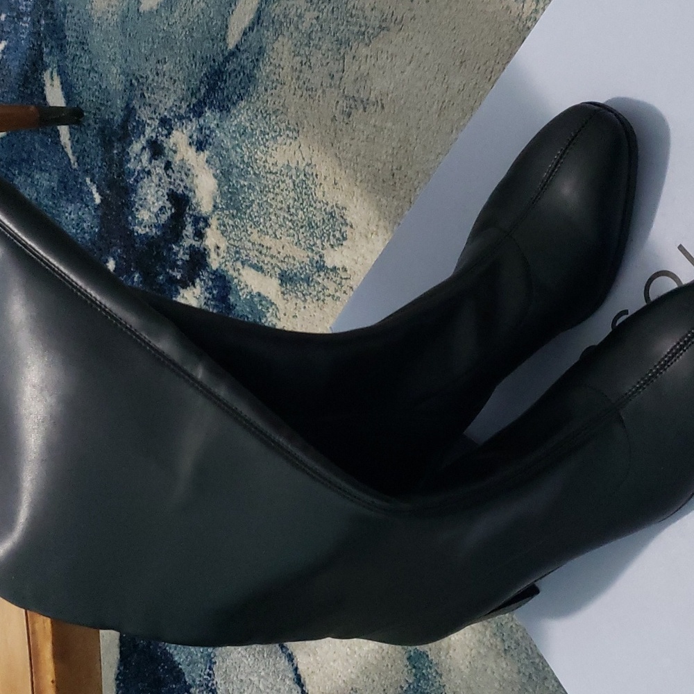 A pair of brand new Aerosoles block heel boots!!!